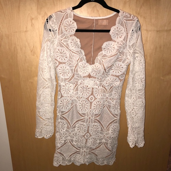 White lace dress - Picture 3 of 7